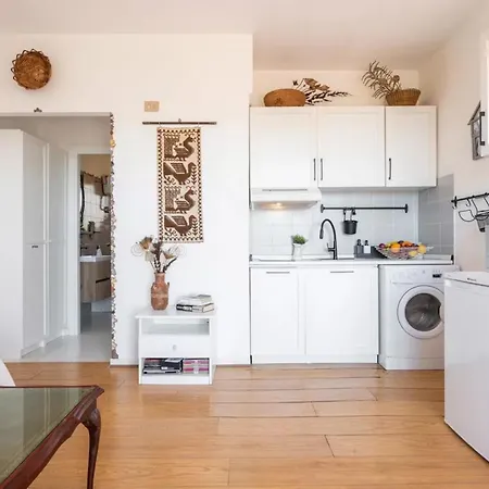 Modern Near Apartmán
